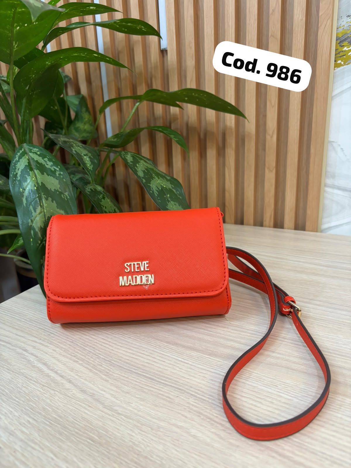 CROSSBODY ROJO CON DORADO