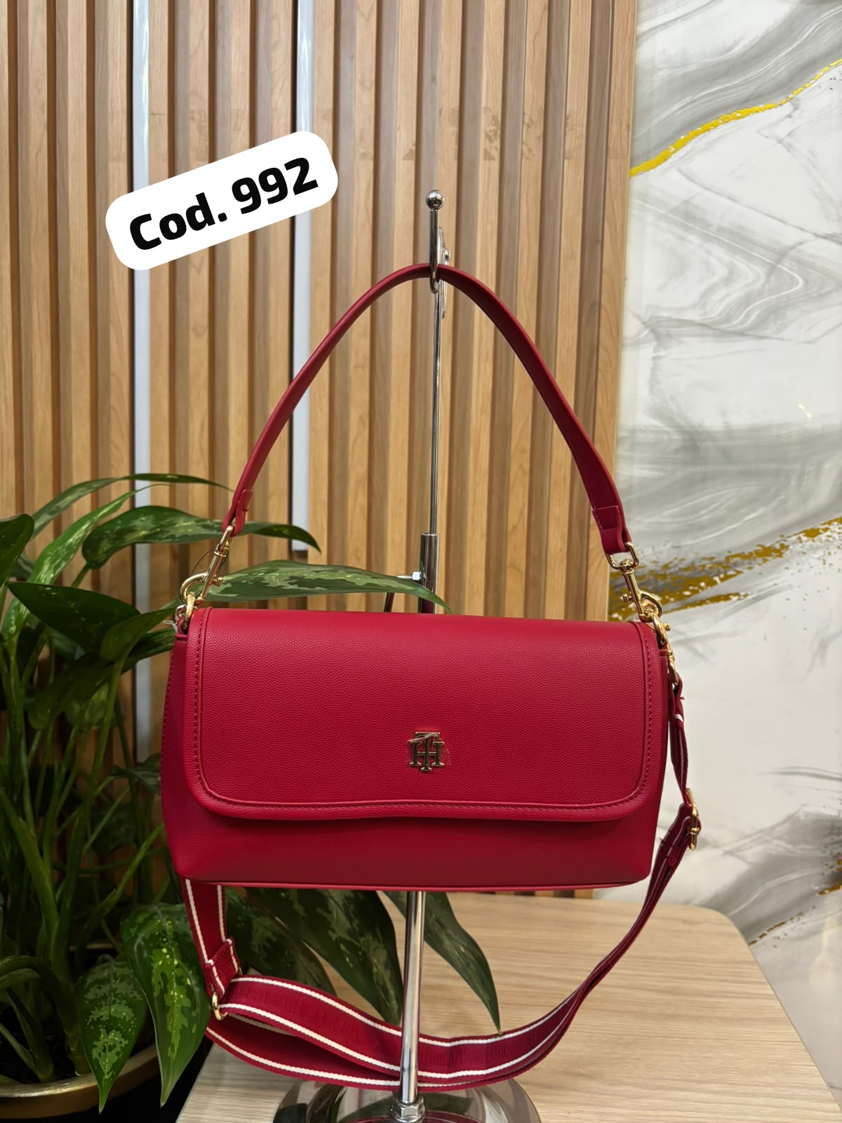 CROSSBODY ROJO CON DORADO