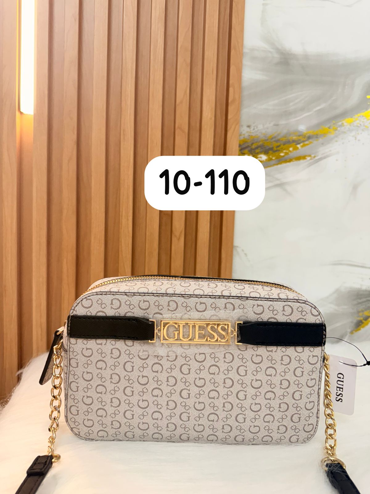 CrossBody negro con hueso Guess