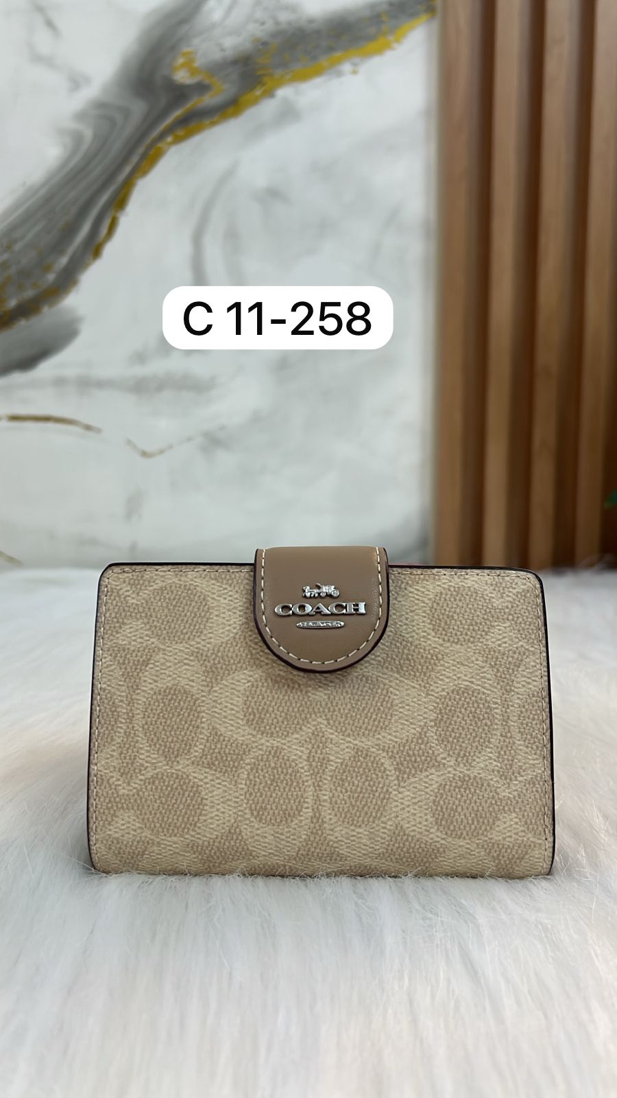BILLETERA MEDIANA TAUPE CON CREMA