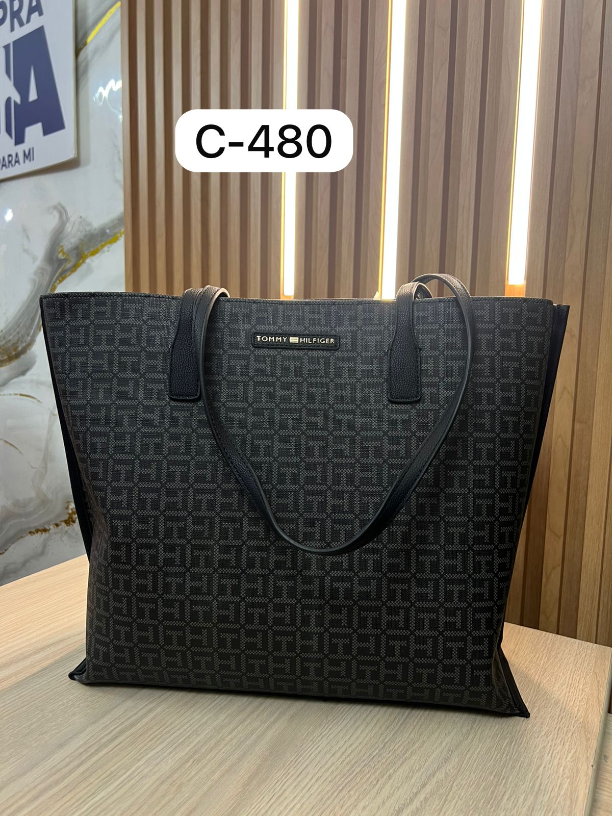 BOLSO NEGRO CON HOLOGRAMA