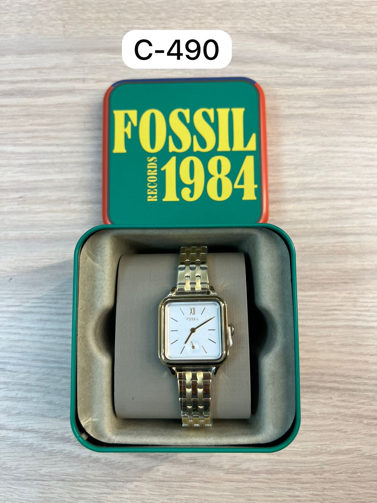 Reloj dorado old money