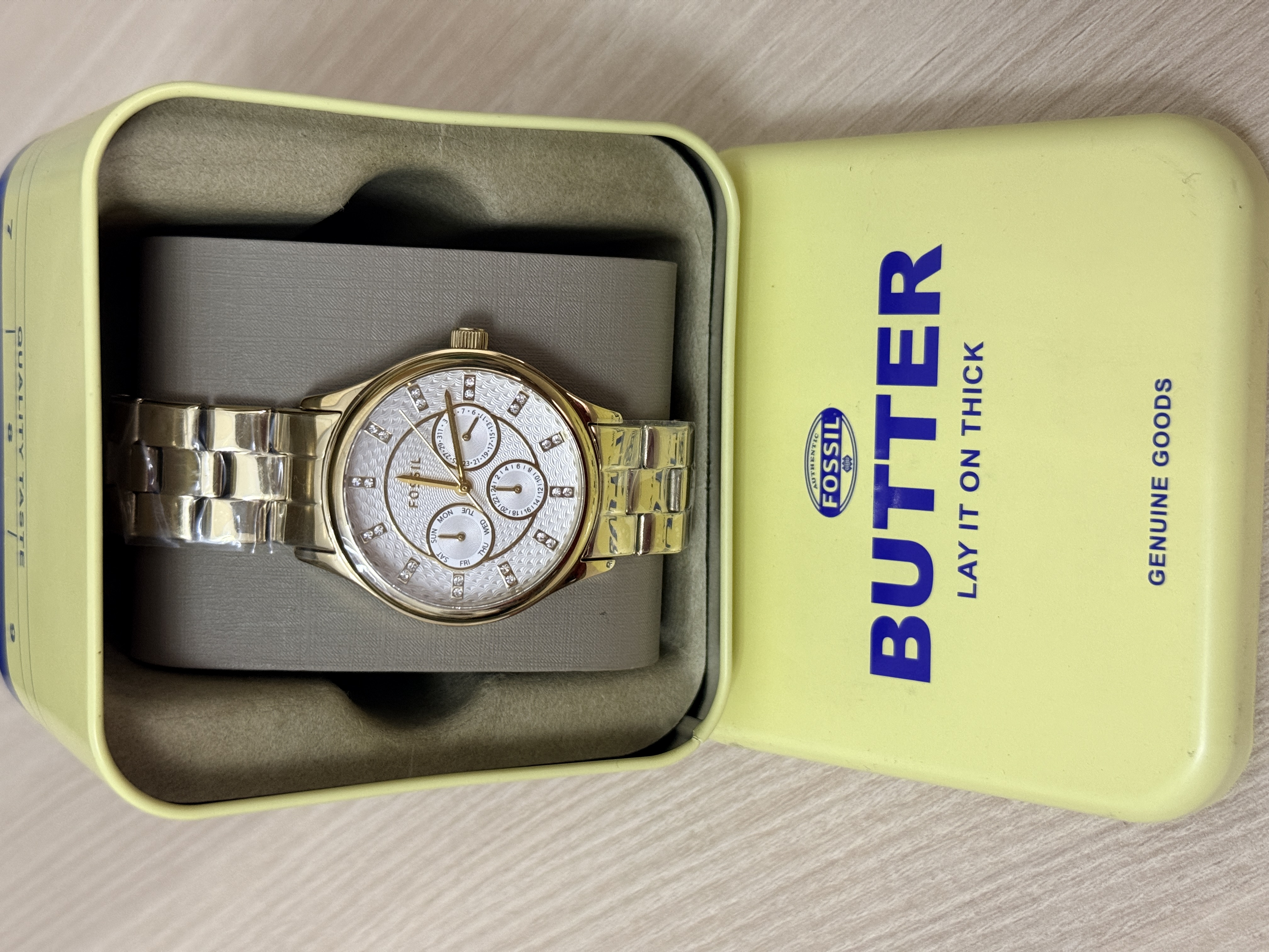 Reloj dorado mujer esfera blanca con piedritas