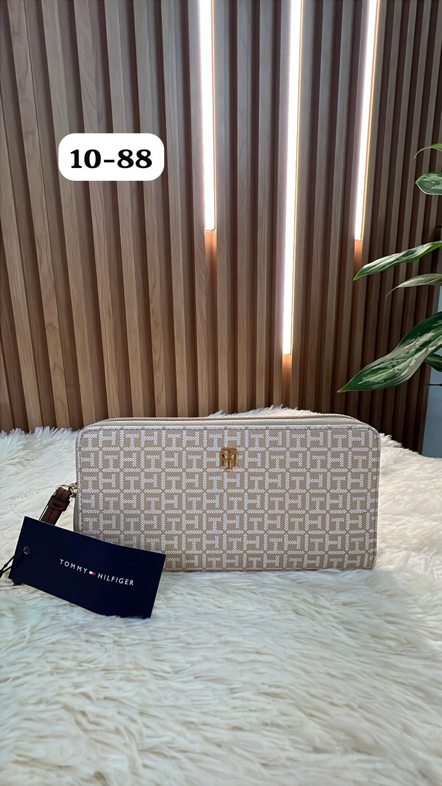 Billetera beige TH