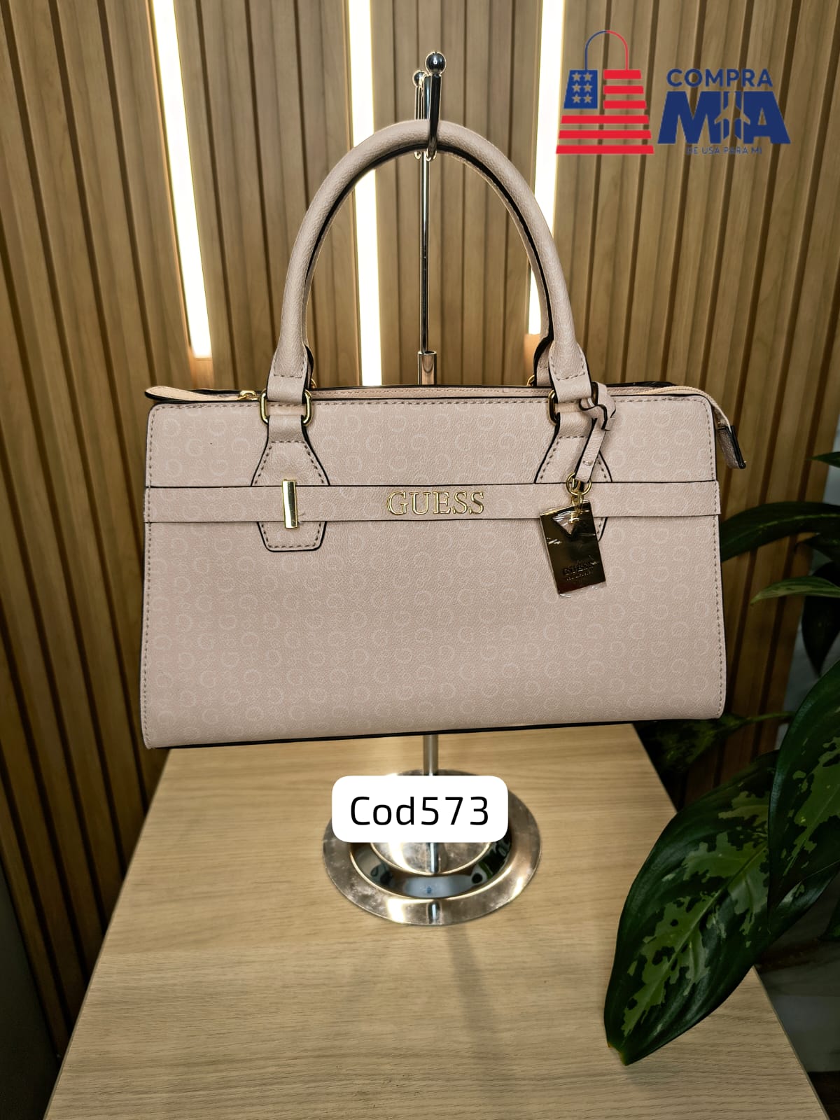 CARTERA ROSADA GUESS CON DORADO