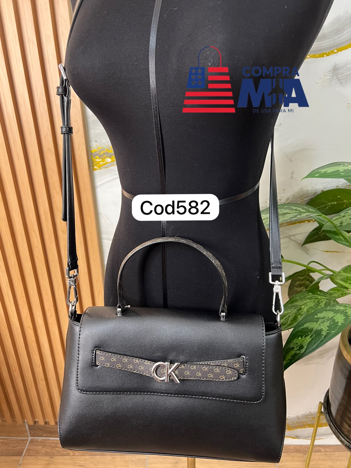 BOLSO MEDIANO KALVIN KLEIN CON HEBILLA PLATEADA