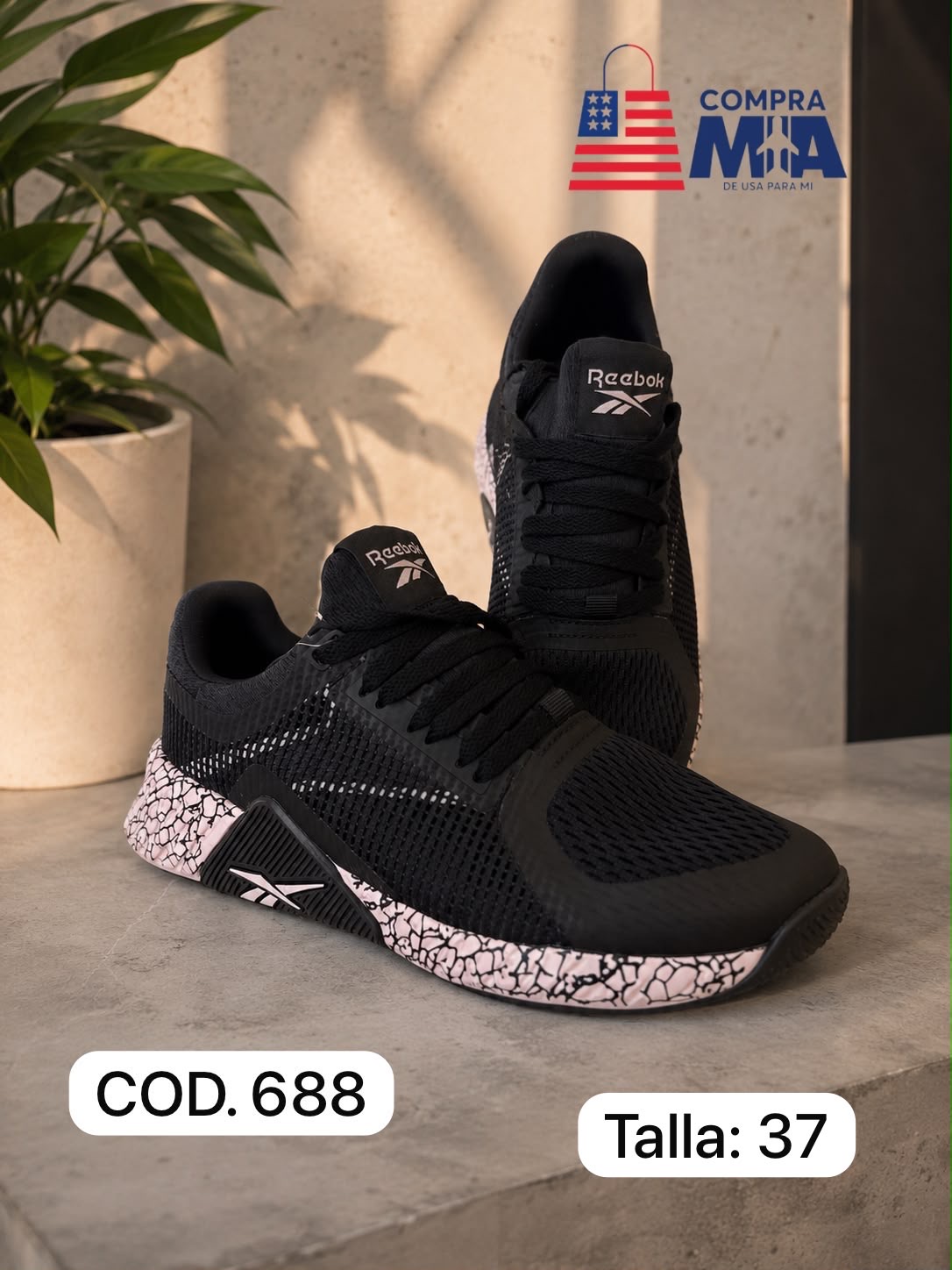 Zapatillas Reebok Negros con suela rosada 37