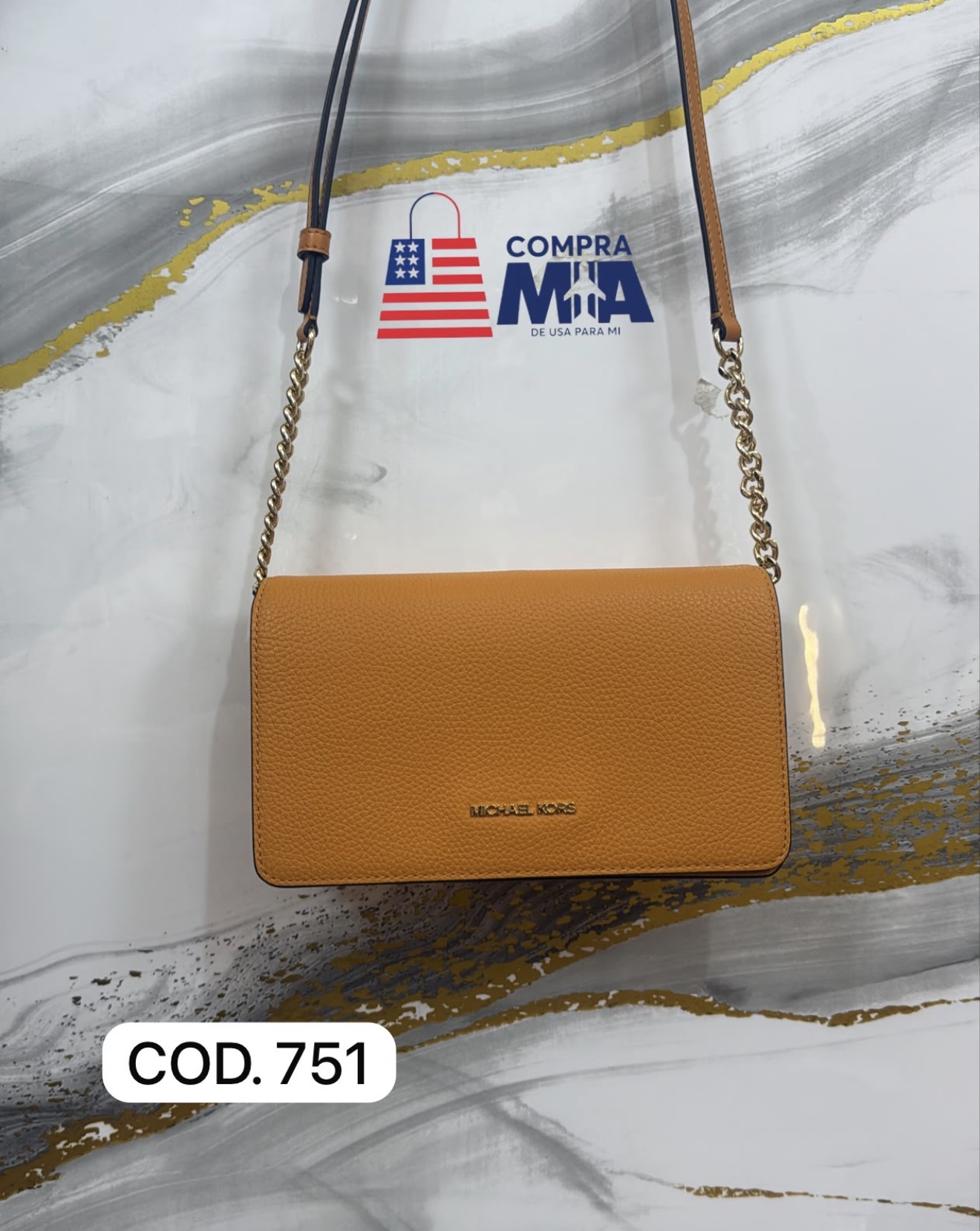 crossbody naranja con dorado